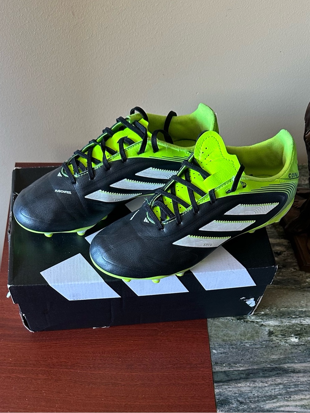 HOT Deal. Adidas Soccer/Football boots Size Kids US 3. Very good condition